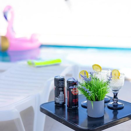 Fidalsa Grand Mediterranean Beachfront Villa ปลายาฟลาเมงกา ภายนอก รูปภาพ