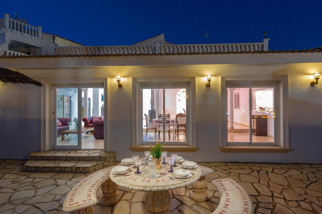 Fidalsa Grand Mediterranean Beachfront Villa ปลายาฟลาเมงกา ภายนอก รูปภาพ