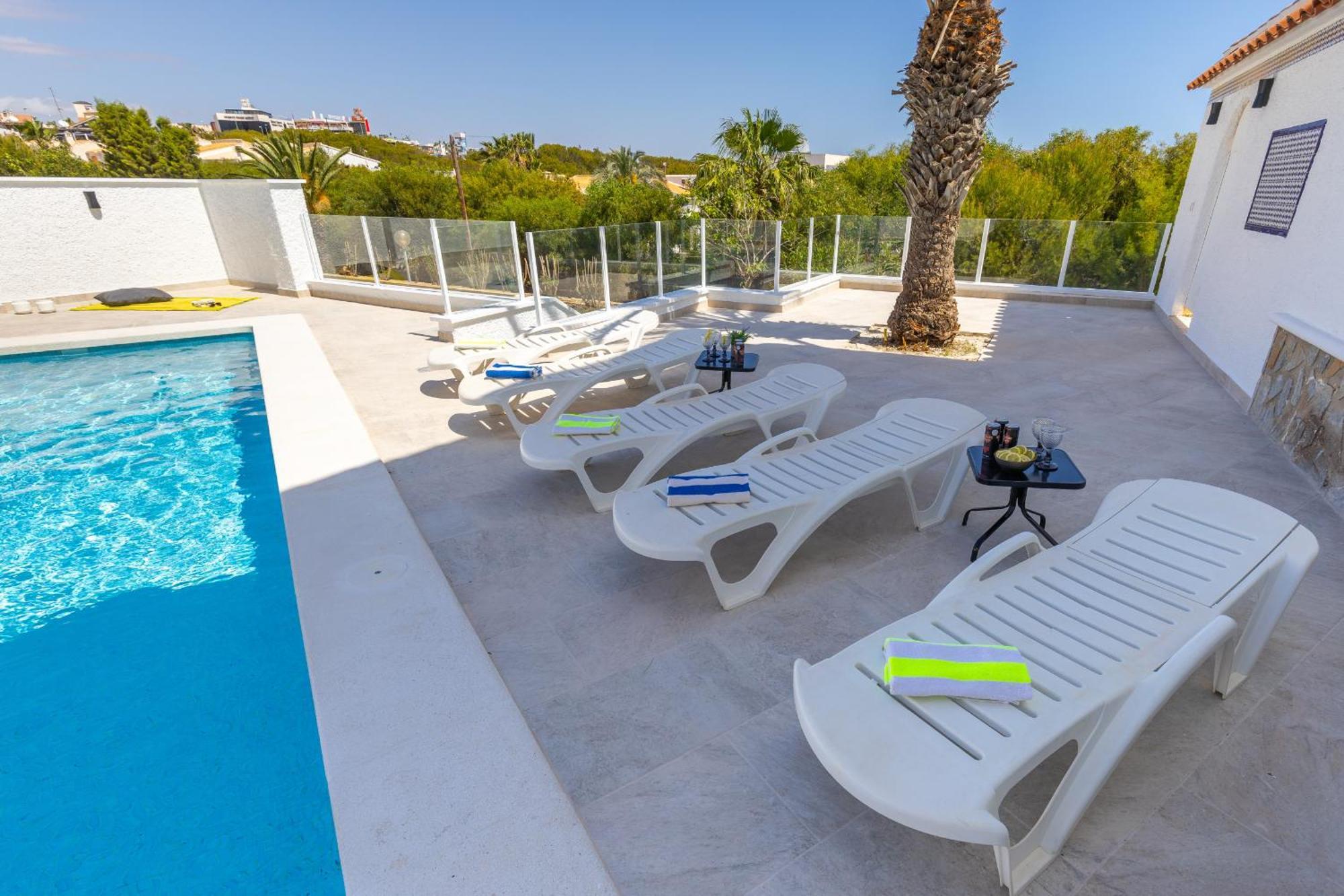 Fidalsa Grand Mediterranean Beachfront Villa ปลายาฟลาเมงกา ภายนอก รูปภาพ