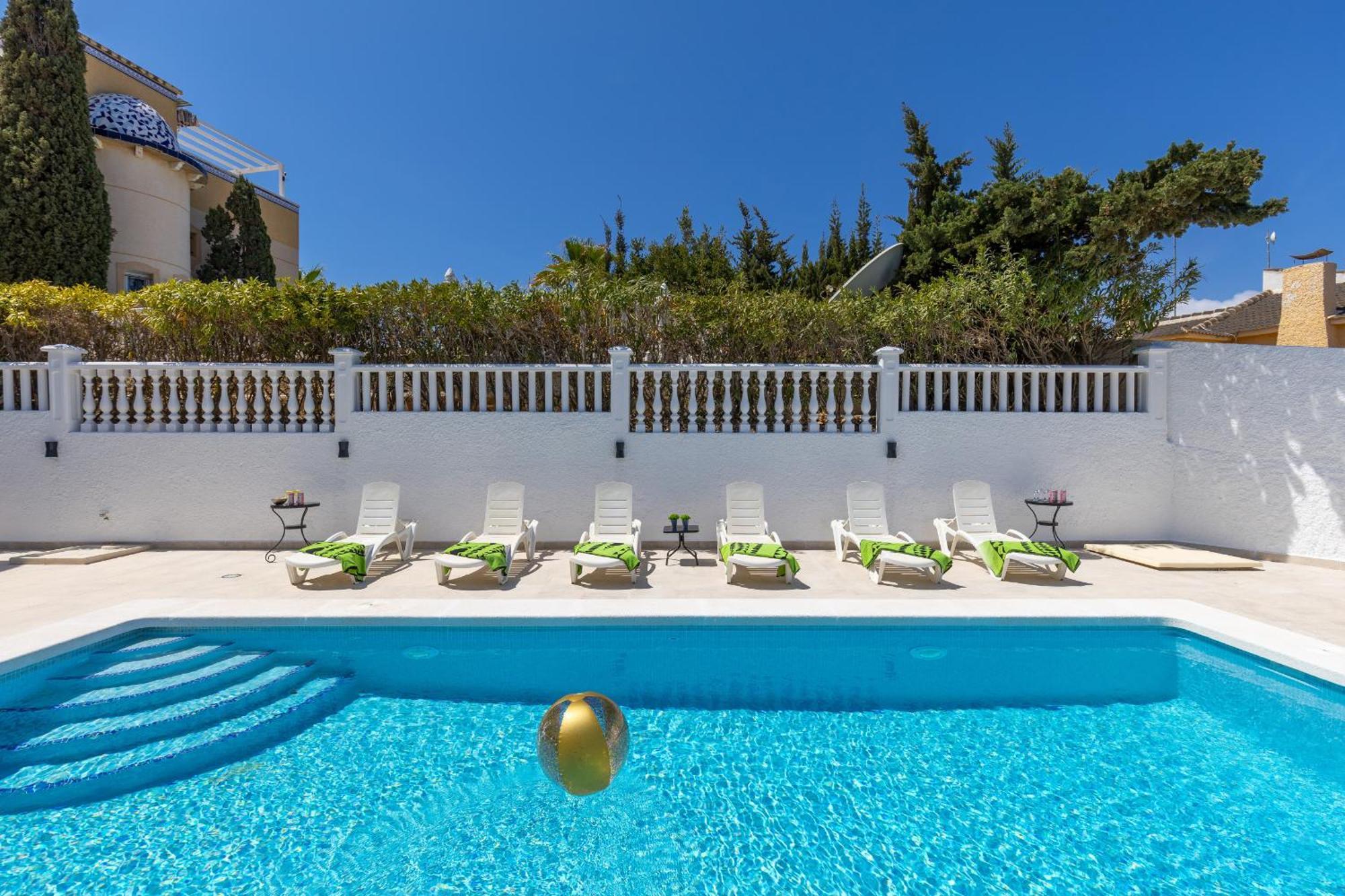 Fidalsa Grand Mediterranean Beachfront Villa ปลายาฟลาเมงกา ภายนอก รูปภาพ