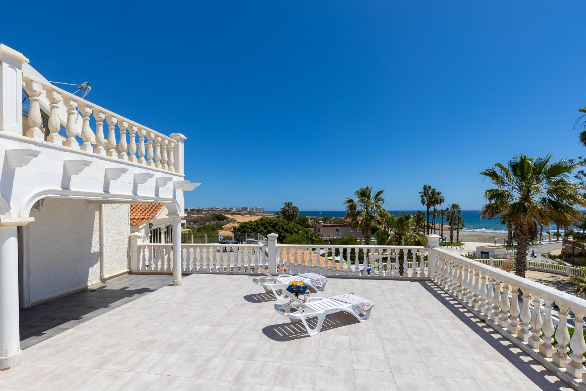 Fidalsa Grand Mediterranean Beachfront Villa ปลายาฟลาเมงกา ภายนอก รูปภาพ